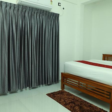 Achoos Residency Hotel Tiruvalla Eksteriør billede