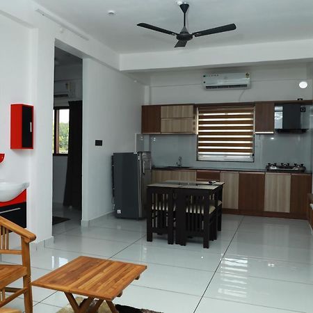 Achoos Residency Hotel Tiruvalla Eksteriør billede