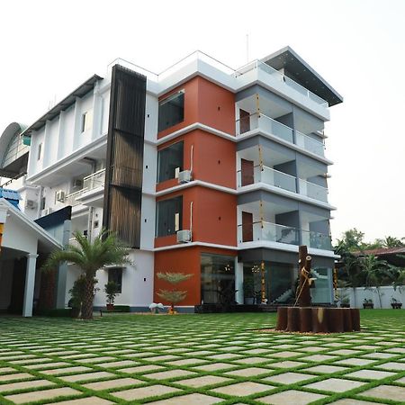 Achoos Residency Hotel Tiruvalla Eksteriør billede