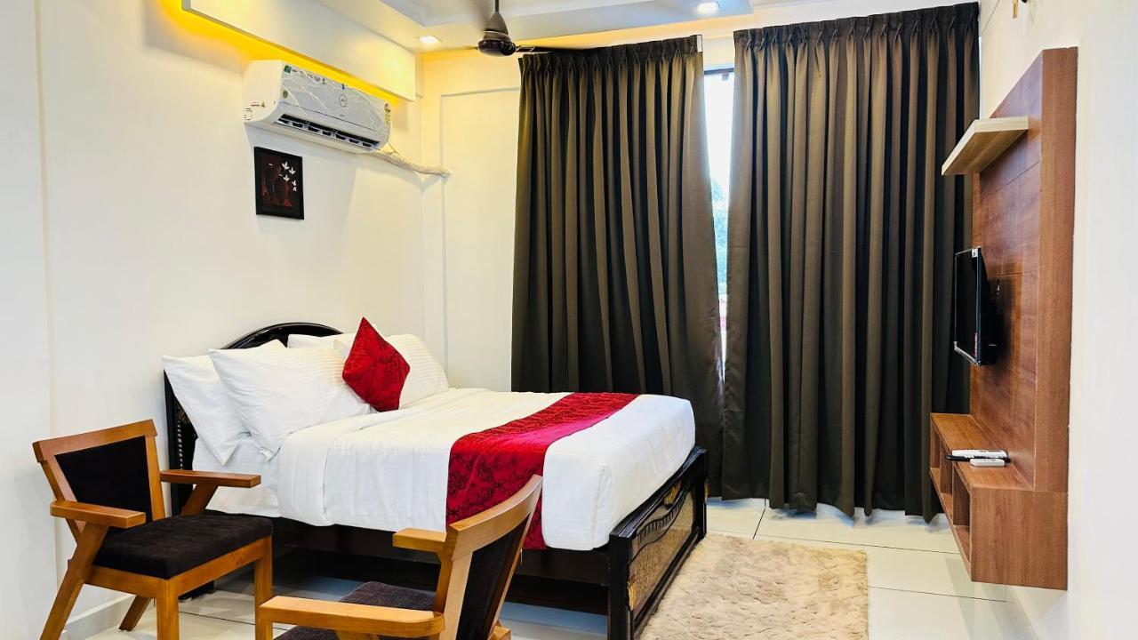 Achoos Residency Hotel Tiruvalla Eksteriør billede