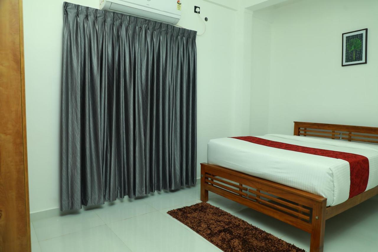 Achoos Residency Hotel Tiruvalla Eksteriør billede