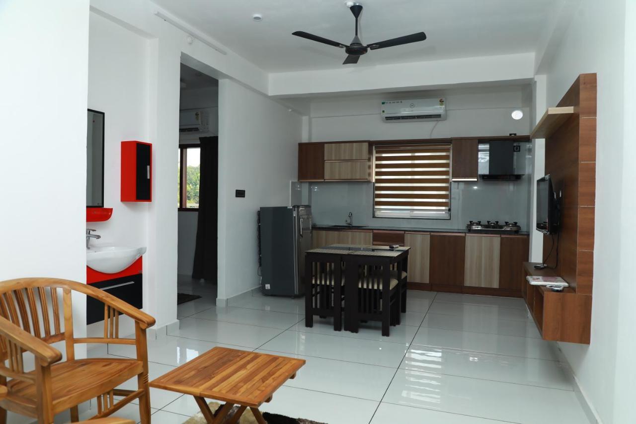 Achoos Residency Hotel Tiruvalla Eksteriør billede