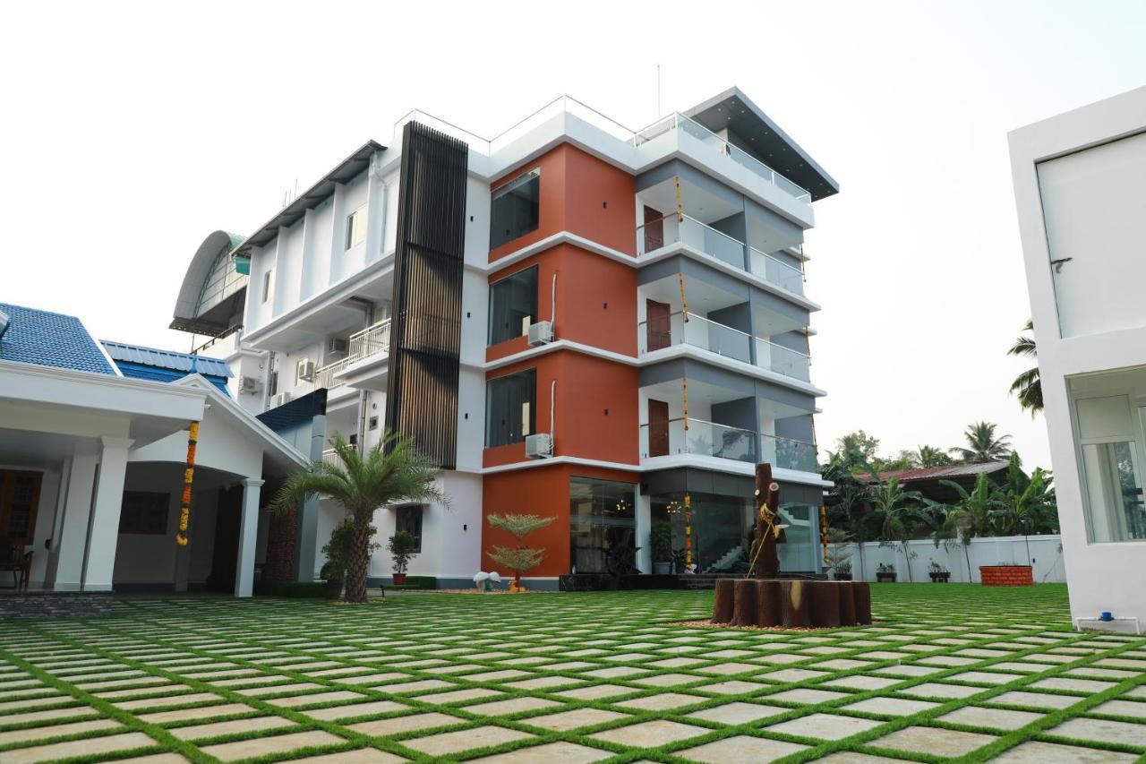 Achoos Residency Hotel Tiruvalla Eksteriør billede
