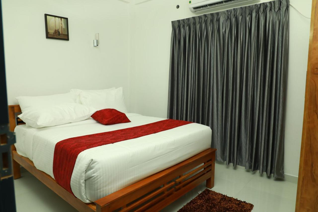 Achoos Residency Hotel Tiruvalla Eksteriør billede