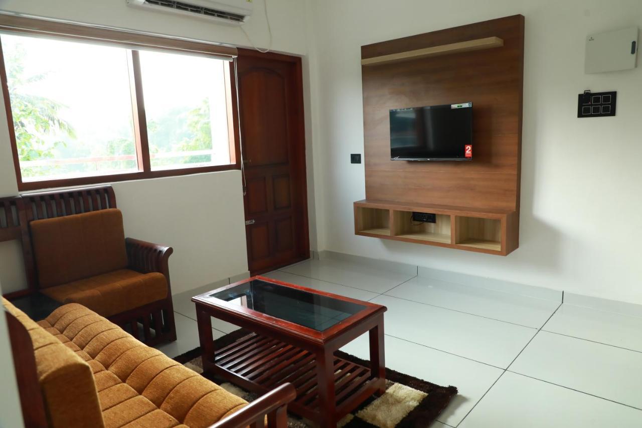 Achoos Residency Hotel Tiruvalla Eksteriør billede