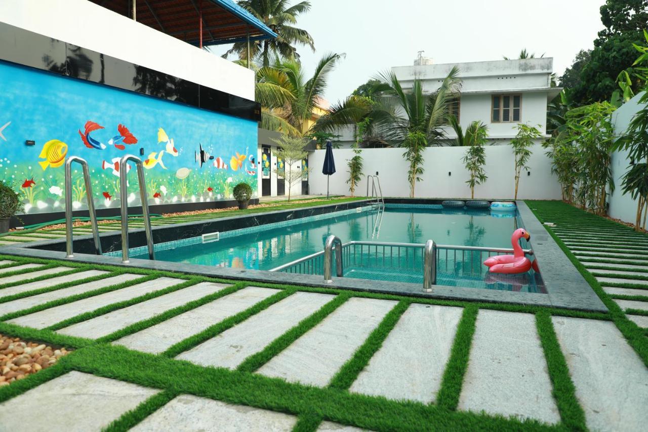 Achoos Residency Hotel Tiruvalla Eksteriør billede